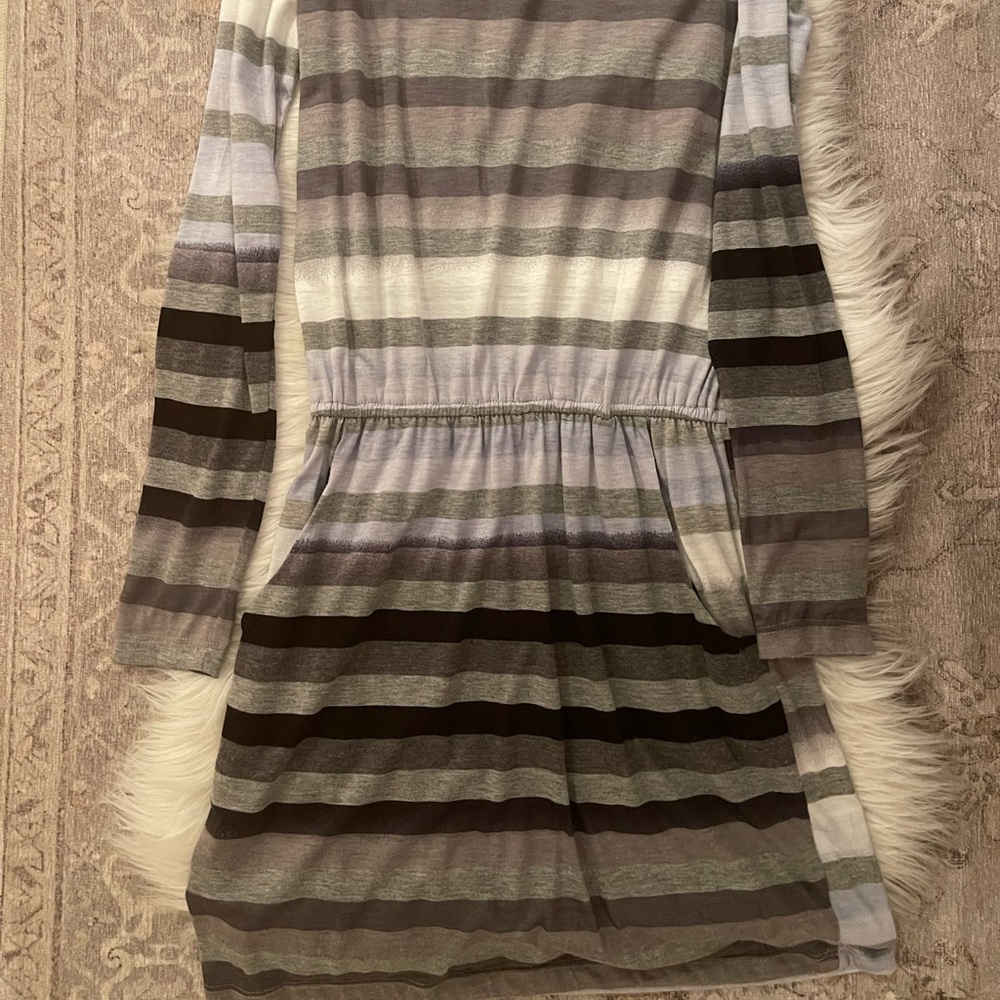 Dress - Picture 3 of 7